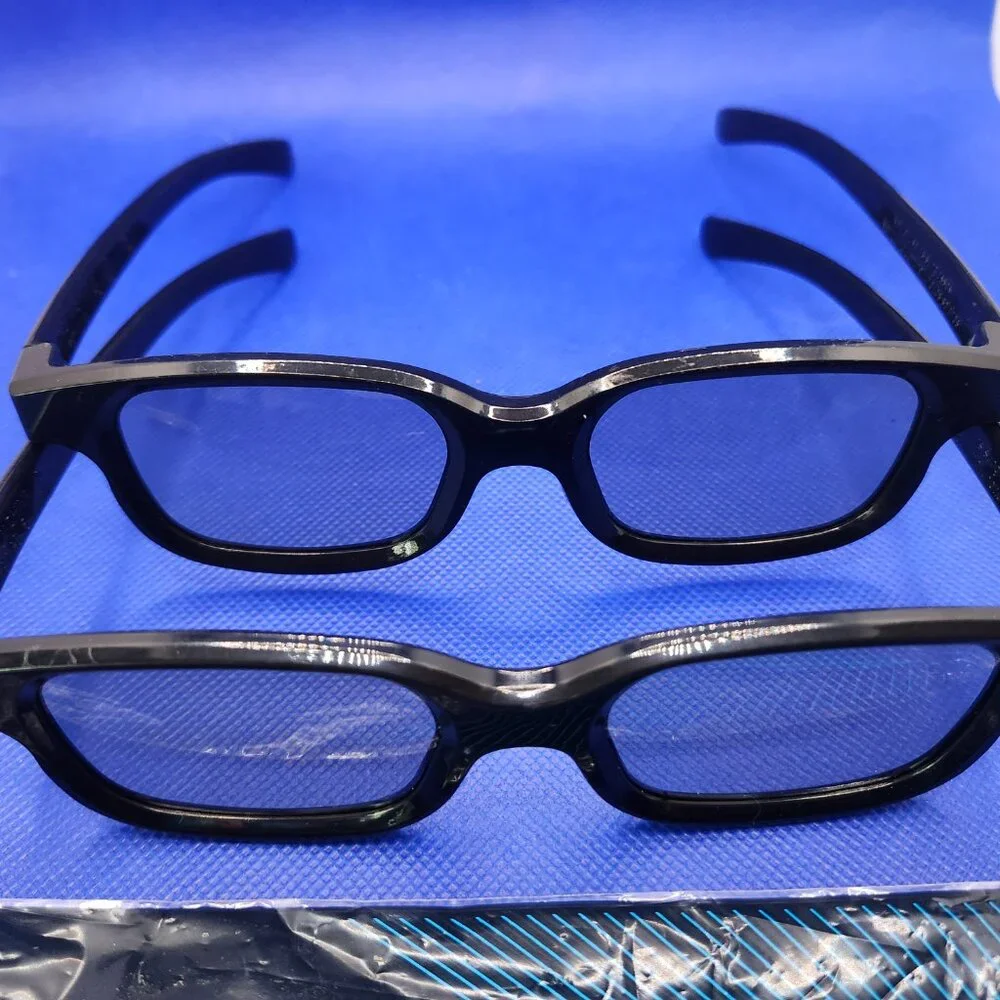 Real D 3D Glasses 3D - Set of 2 - Black - Excellent Condition - Size Adult